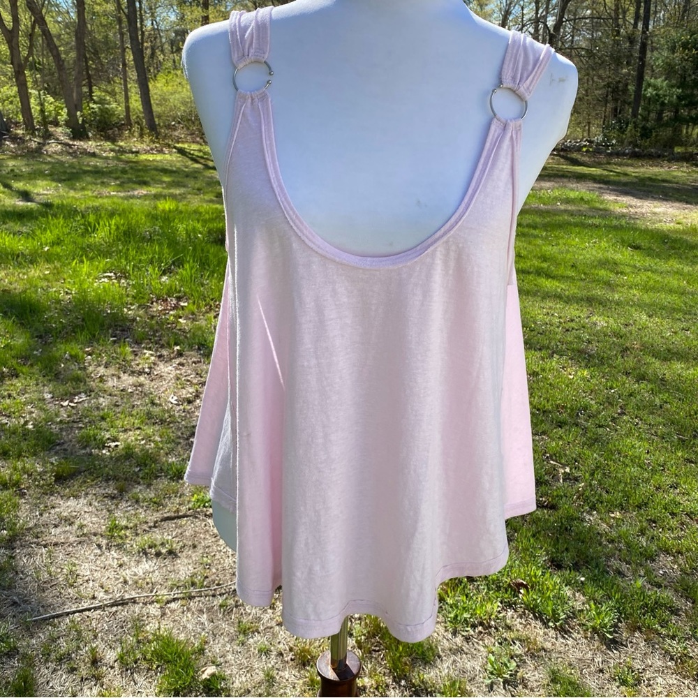 WE THE FREE TANK TOP PALE PINK SILVER TONE HARDWARE SCOOP NECK & BACK SIZE M